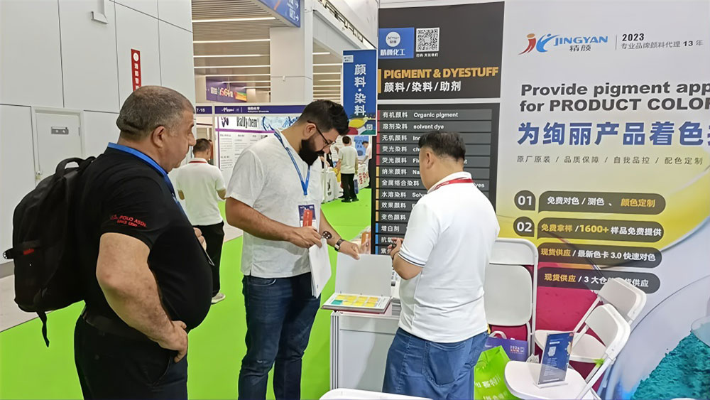 与国外客户交流中