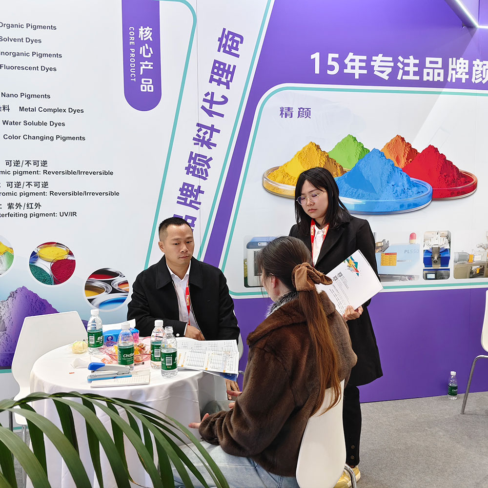 与客户探讨涂料着色技术